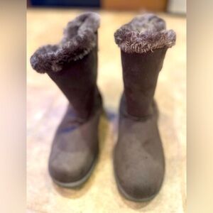 Women’s Sherpa Lined mid calf warm brown/gray winter boots. Airwalk size 7.5